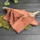 Маленький коричневий чайний рушник із зображенням квітучого куща з метеликами